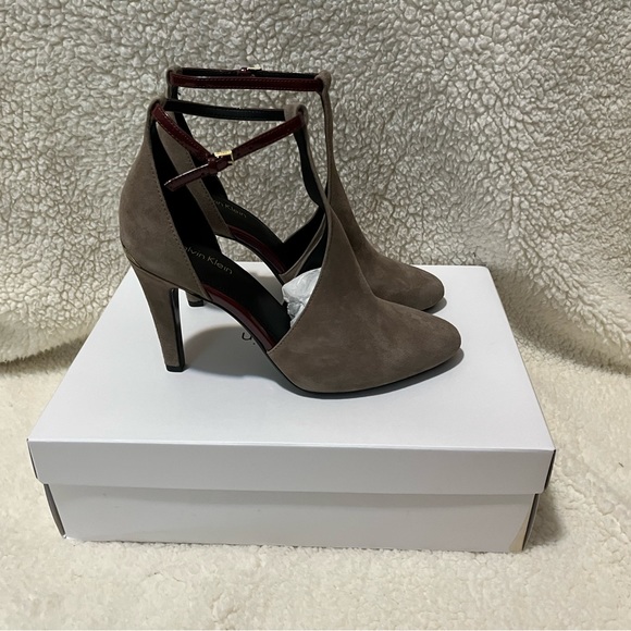 CALVIN KLEIN CHERILYN KID SUEDE PUMPS SIZE 8.5 NEE IN BOX! - Picture 2 of 5